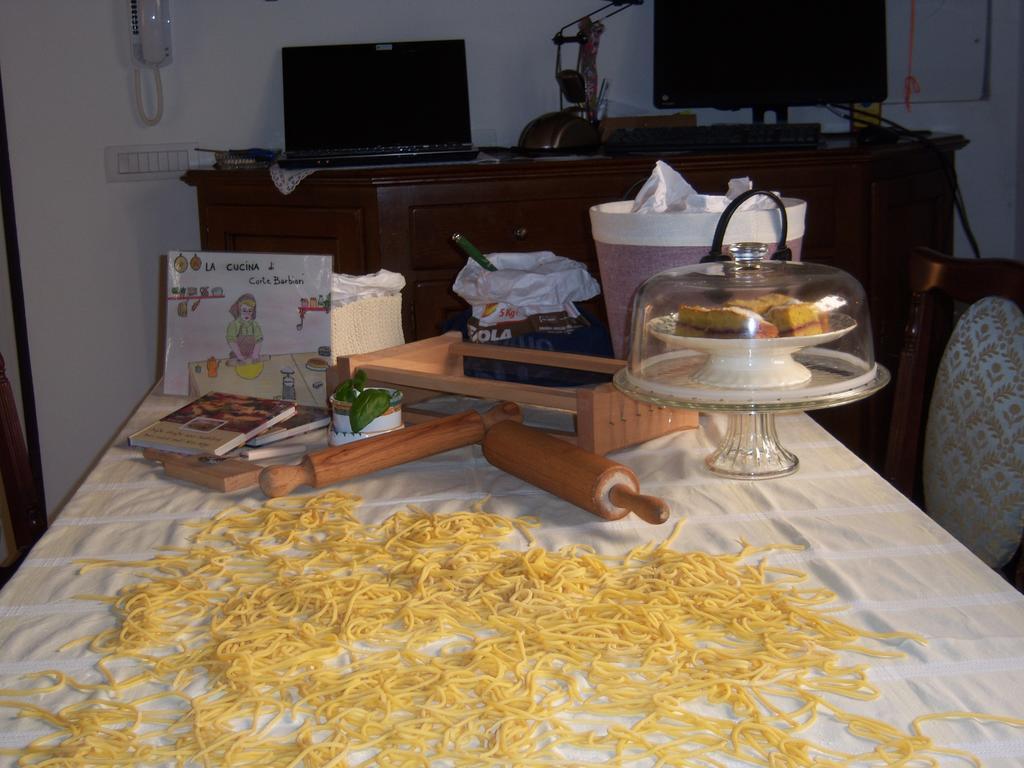 B&B Corte Barbieri Dolce Bagian luar foto